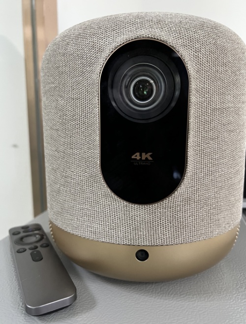 投影儀家用推薦峰米V10 4K超高清投影儀，讓居家觀影變得更富體驗！